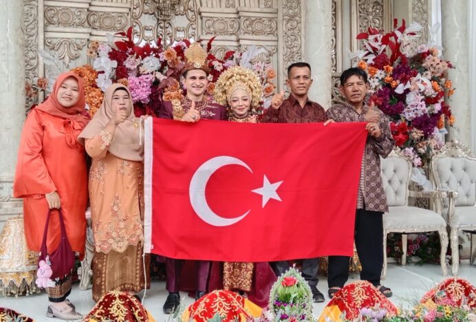 Menembus Batas, Negara, Gadis Cantik Gampong Leu-Ue Aceh Besar Dipersunting Pemuda Turki