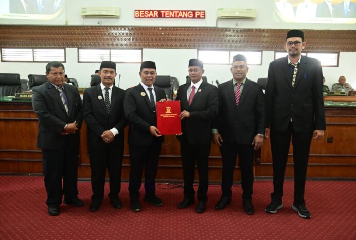 Bupati Muharram Hadiri Rapat Paripurna DPRK Aceh Besar Tentang Raqan Keuangan Daerah dan Cadangan Pangan