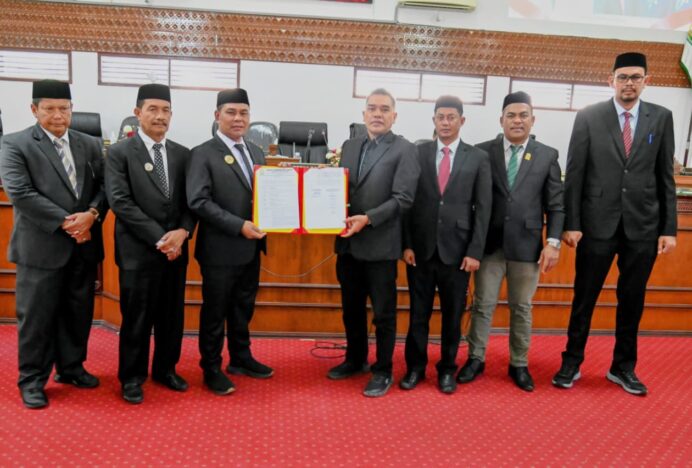 Bupati Aceh Besar Sampaikan Jawaban Eksekutif atas Pandangan Umum Fraksi DPRK