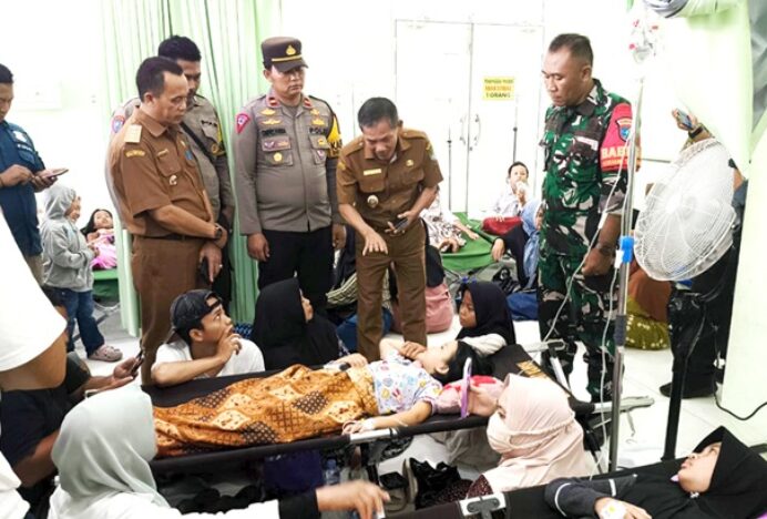 Siswa Keracunan MBG di Ketapang: Nugget Ikan Hiu Bau, Sayur Berlendir
