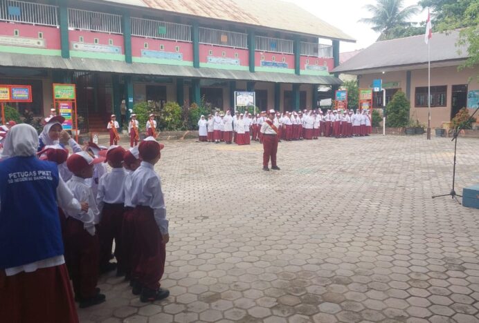 Wakil Ketua DPRK Banda Aceh Jadi Pembina Upacara SDN 66, Minta Pelajar Semangat Belajar