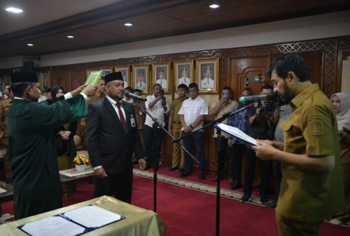 Gubernur Mualem Lantik Fadhil Ilyas sebagai Dirut Bank Aceh Syariah