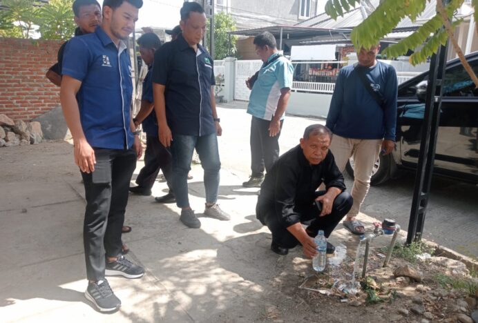 Tanggapi Keluhan Pelanggan, Dirut PDAM Tirta Mountala Aceh Besar Cek Kondisi Air di Baitussalam
