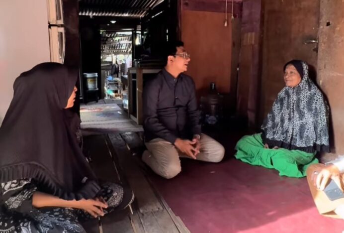 Tinggal di Rumah Kumuh, DPRK Banda Aceh Irwansyah Janji Perjuangkan Rumah Layak Huni untuk Julia