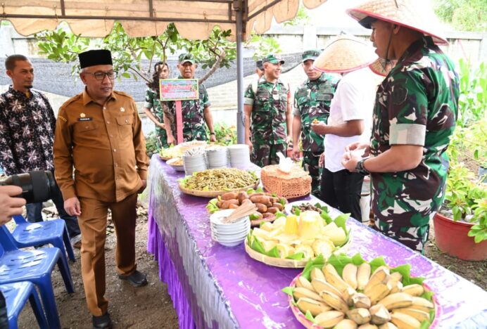 Asisten I Sekda Aceh Besar Sambut Tim Penilai Kampung Pancasila di Lubok Batee