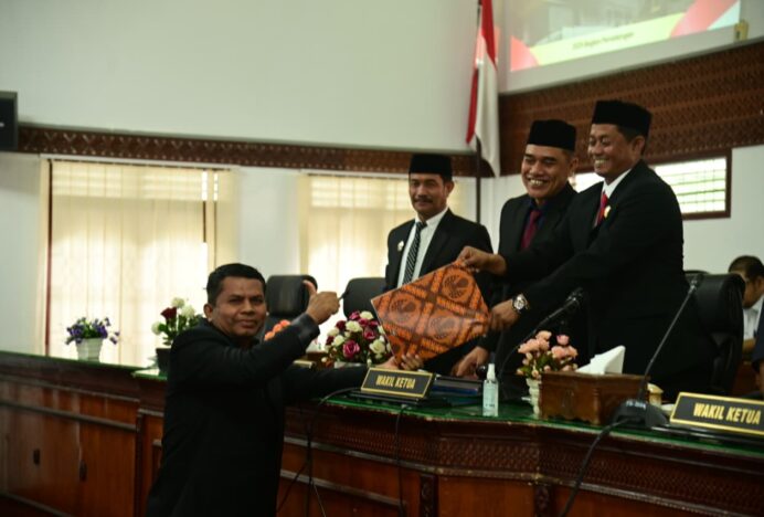 Pemkab Aceh Besar Terima Pemandangan Umum Fraksi DPRK Tentang Raqan APBK-P 2025
