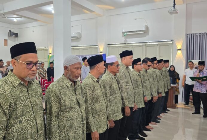 Prof Fauzi Saleh Lantik Pengurus BWI Aceh Besar