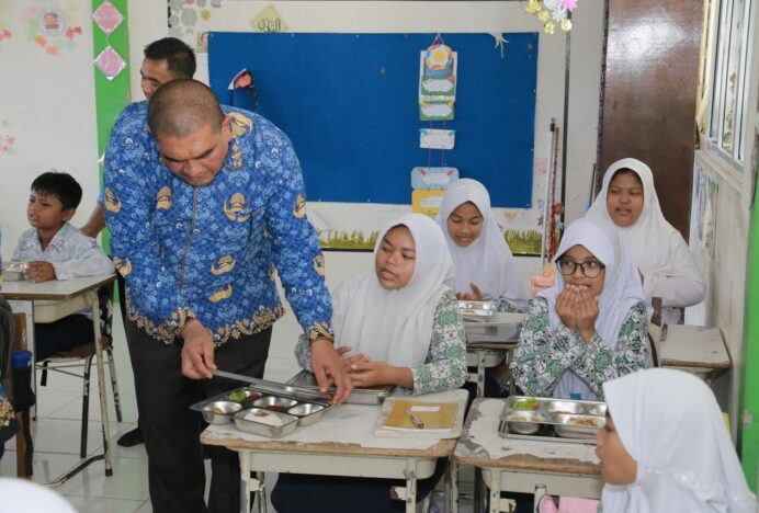 Kakankemenag Aceh Besar Tinjau Program MBG di MIN Sibreh, Tekan Aspek Kualitas Gizi