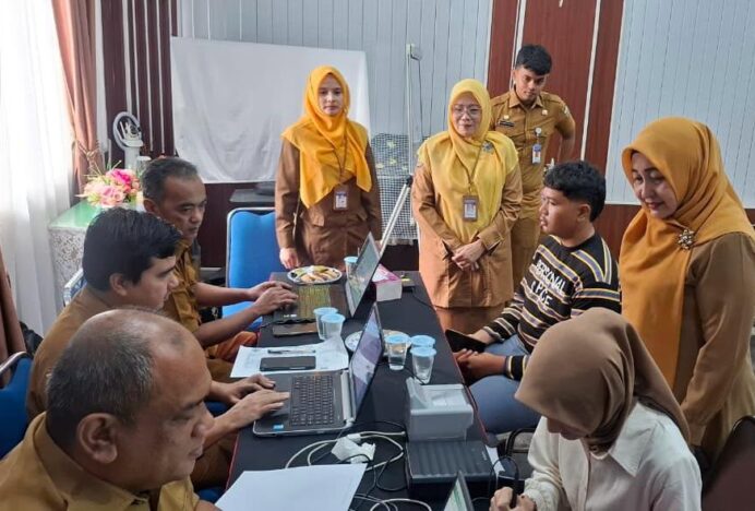 Dukung Pilchiksung, Disdukcapil Banda Aceh Jemput Bola Rekam KTP Pemilih Pemula