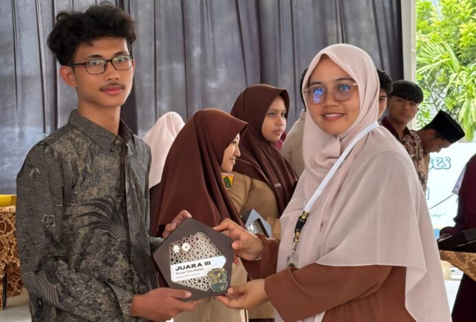 Santri Dayah Darul Ulum Raih Juara 3 KTI di RIAB Fair 2025