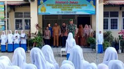 Danramil 14/BTR Pembina Upacara di SMK Cut Mutia Banda Aceh