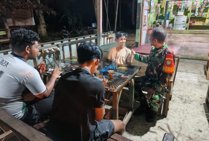 Ciptakan Rasa Aman, Personel Koramil 02/Sukamakmur Patroli Malam di Lamtanjong