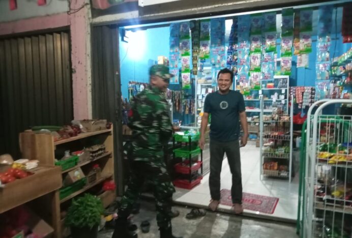 Jaga Ketertiban Lingkungan, Personel Koramil 26/Kuta Cot Glie Rutin Patroli Malam