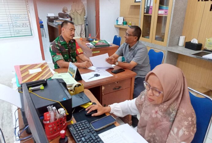 Babinsa Posramil Banda Raya Sambangi Perangkat Desa, Wujudkan Sinergi dan Kebersamaan