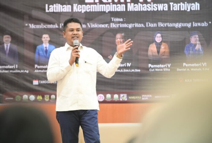 Wakil Ketua DPRK Daniel Abdul Wahab Bakar Semangat Mahasiswa Tarbiyah UIN Ar-Raniry