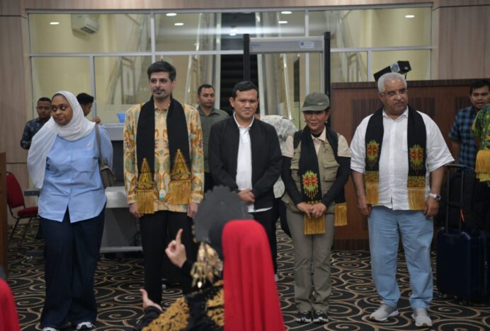 Wagub Aceh Sambut Kedatangan Duta Besar Bahrain di Bandara SIM