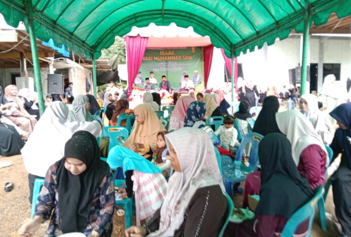 Ribuan Warga Ramaikan Peringatan Maulid di Dayah Az-Zikru Al-Amiriyah