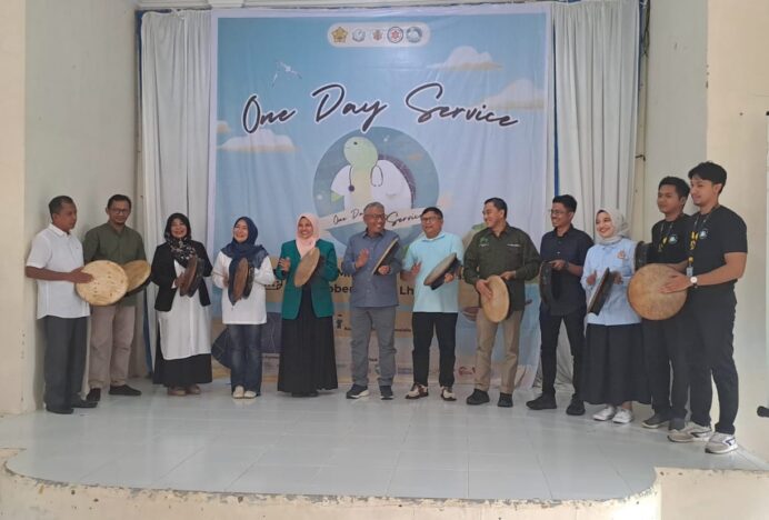 Asisten I Sekdakab Aceh Besar Buka Baksos Mahasiswa Kedokteran USK Bertajuk “One Day Service” di Puskesmas Lhoknga