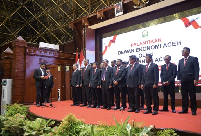 Gubernur Muzakir Manaf Lantik Dewan Ekonomi Aceh