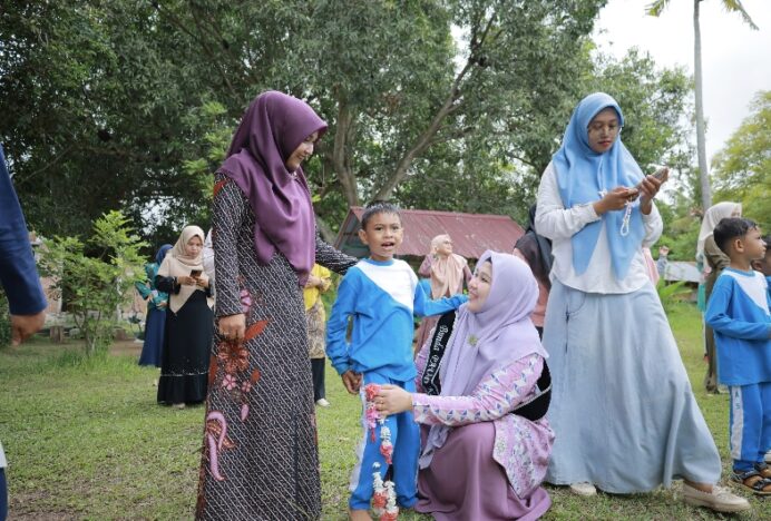 Bunda PAUD Aceh Besar Ajak Anak dan Guru Hidup Sehat Lewat Program Segar Madu
