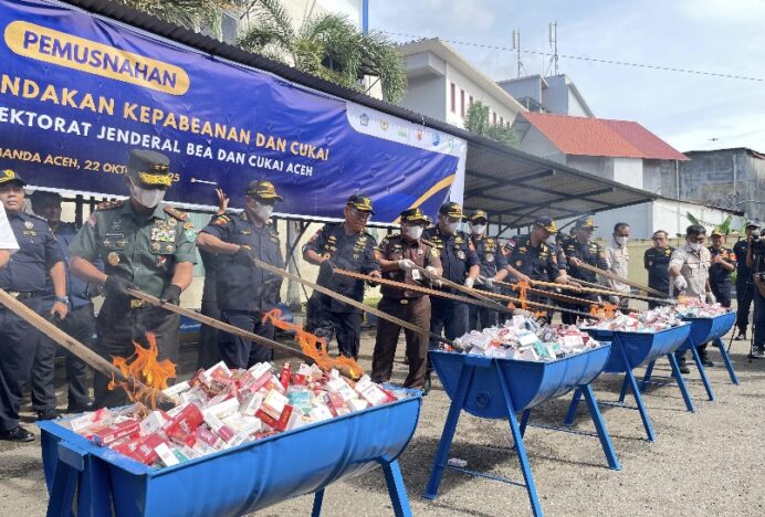 Gunungan Barang Bukti, Bukti Bea Cukai Tak Tidur