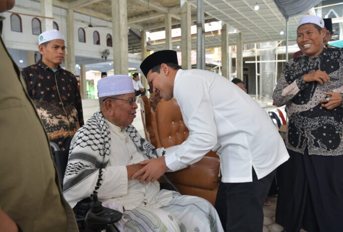 Wagub Aceh Fadhlullah Takziah ke Kediaman Abon Arongan, Sampaikan Duka Mendalam atas Wafatnya Ummi Hj Ainal Mardhiah