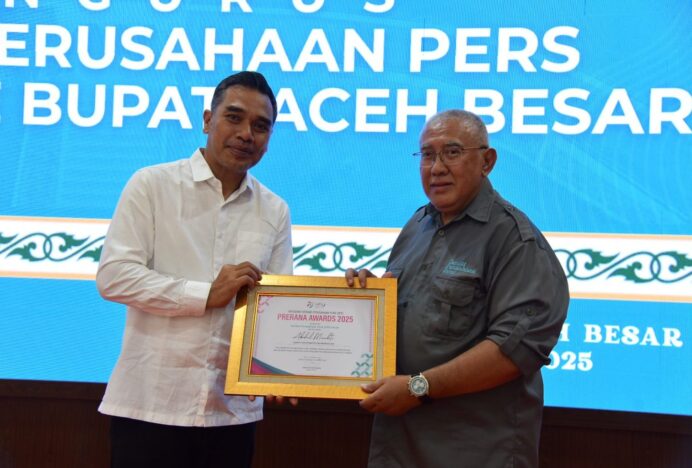 Ketua DPRK Aceh Besar Abdul Muchti Terima Prerana SPS Award 2025