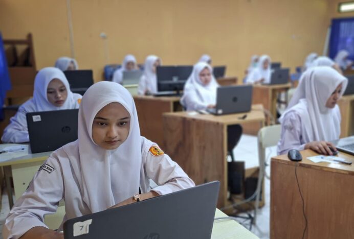 100 Persen Siswa Kelas XII MAN 1 Aceh Besar Ikuti Tes Kompetensi Akademik (TKA)