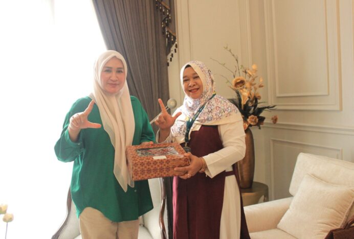 Bunda Literasi Aceh Marlina Usman Terima Audiensi Tim Minat MIN 27 Aceh Besar Terkait Persiapan Festival Literasi Aceh #1