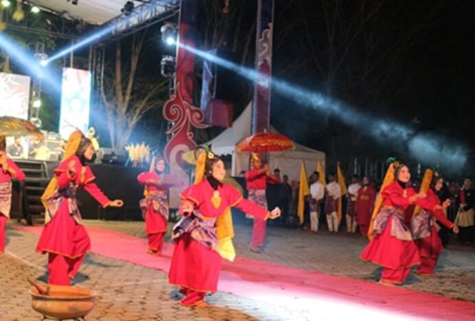 Seni Tari Sekapur Sirih Aceh Tamiang Tetap Berpakaian Adat Khas Melayu