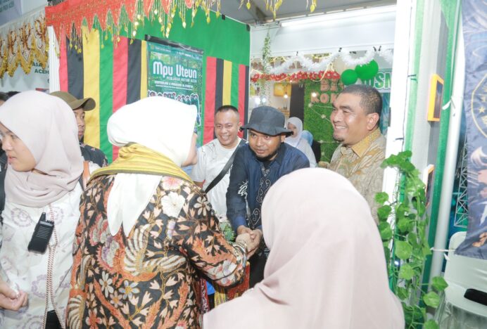 Penasihat DWP Kemenag RI Kunjungi Stand MAN 3 Aceh Besar pada Expo Madrasah OMI 2025