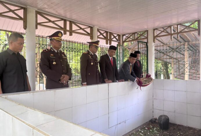 Jelang Hari Pahlawan, Kapolres Aceh Besar Ziarah ke Makam Teuku Panglima Polem