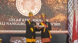 Mendagri Tito Karnavian Terima Gelar Adat dari Wali Nanggroe