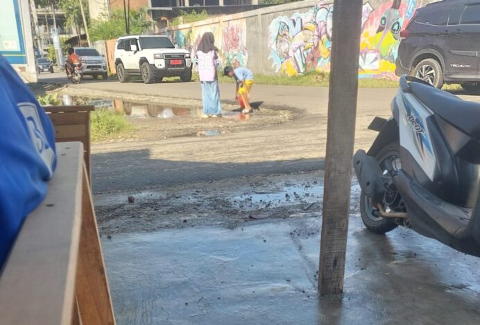 Banjir Surut di Desa Doy, Jalan Aman Dilalui, Hanya Genangan Air di Beberapa Titik