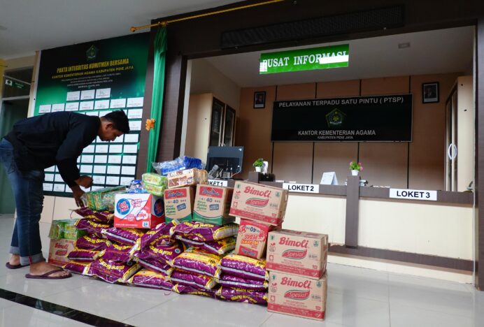 Kemenag Aceh Salurkan Bantuan untuk ASN Terdampak Banjir di Pidie dan Pidie Jaya