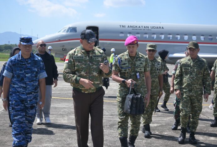 Menhan RI Tinjau Dampak Bencana Aceh