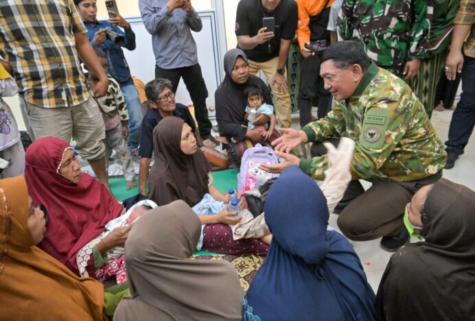 Menhan: Pemerintah Mulai Drop Bantuan dari Udara ke Wilayah Banjir Aceh