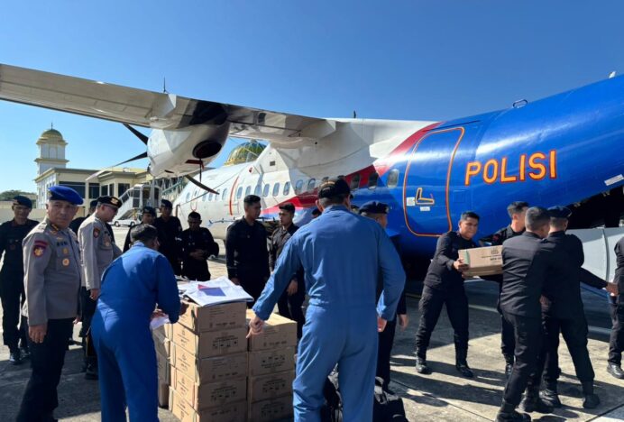 2,5 Ton Logistik dan RON Bantuan Mabes Polri untuk Aceh Tiba di Bandara SIM