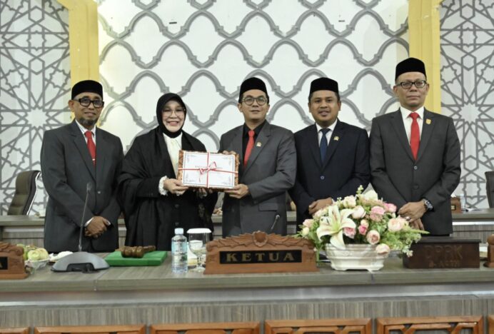 DPRK Banda Aceh Terima Dokumen Raqan APBK 2026 dari Wali Kota