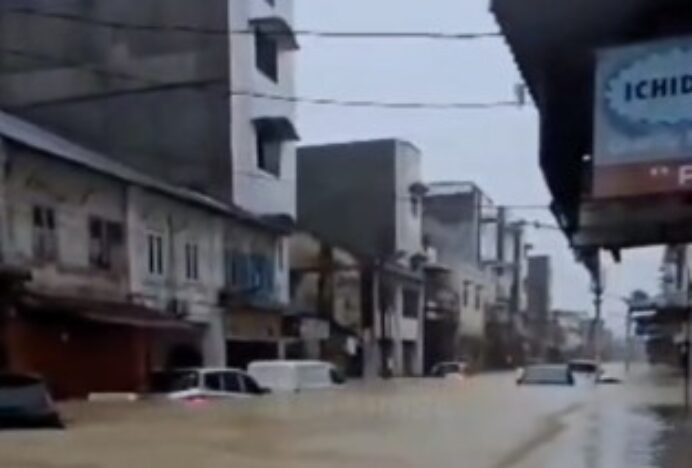 Sebagian Langsa Direndam Banjir, Warga Kampung Melayu Mengungsi ke Sekolah