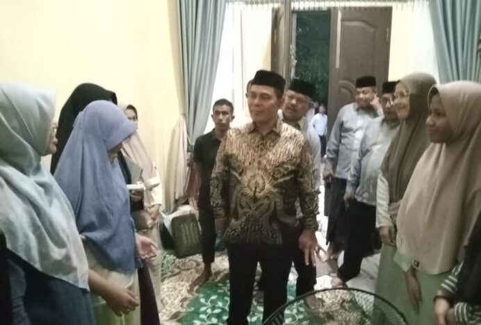 Bupati Syech Muharram Kunjungi Pemondokan Kafilah Aceh Besar MTQ Ke XXXVII Aceh 2025 di Pidie Jaya