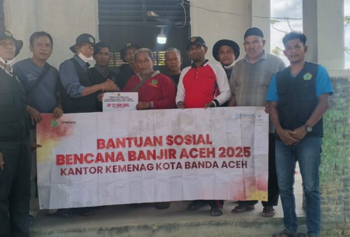 Melintasi Gunung Singgersing Subulussalam dan Sidikalang Sumatera Utara, Tim Relawan Kemenag Banda Aceh antar Bantuan ke Aceh Tamiang