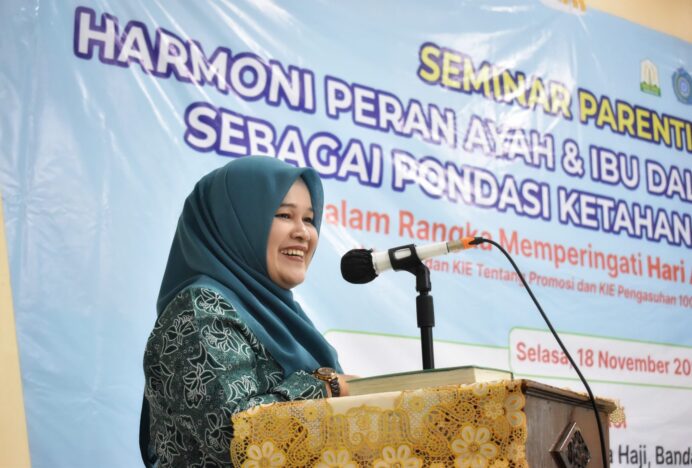 Ketua Staf Ahli TP-PKK Aceh Buka Seminar Parenting Dalam Rangka Hari Anak Sedunia