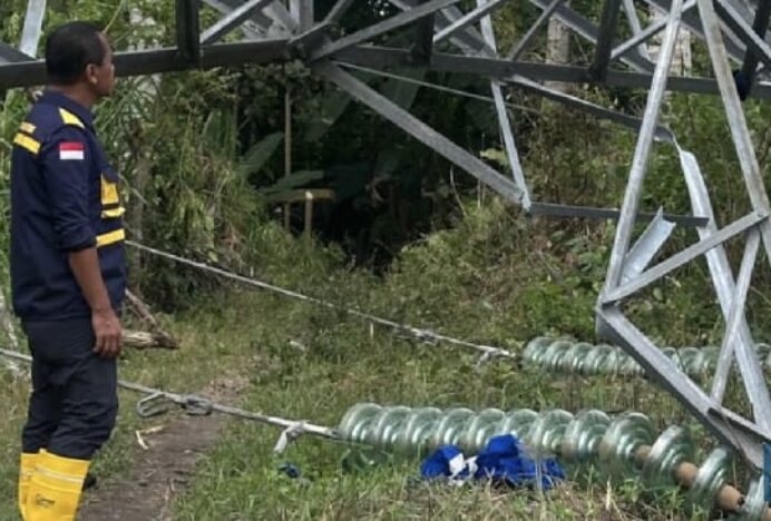 Jalur Darat Putus, Menteri ESDM Pastikan BBM Dikirim Via Jalur Laut dan Udara, Barcode Dicabut