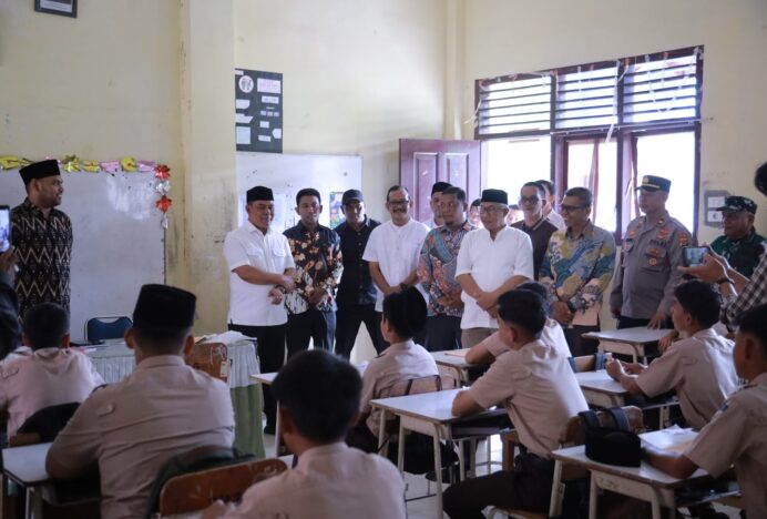 Bupati Aceh Besar Tinjau Ujian Beut Kitab Bak Sikula