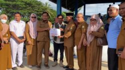 Dinas Kesehatan Aceh Besar Serahkan Donasi Uang Tunai dan Obat- obatan untuk Korban Banjir dan Longsor di Aceh