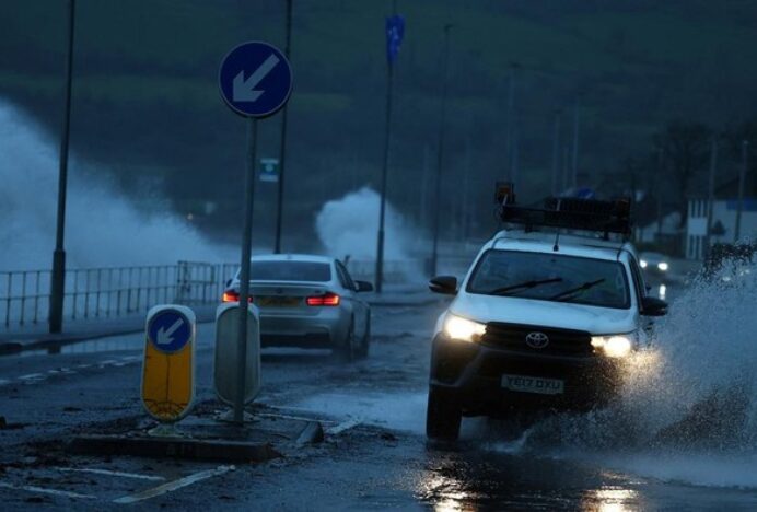 Badai Bram Terjang Inggris, Jalur Transportasi Terhenti, Ribuan Pendatang Terjebak