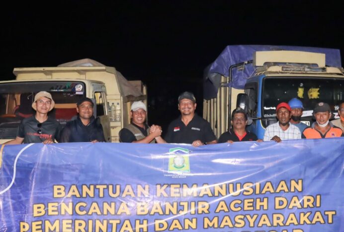 Bupati Aceh Besar Serahkan Bantuan Kemanusiaan untuk Korban Banjir Aceh Tamiang