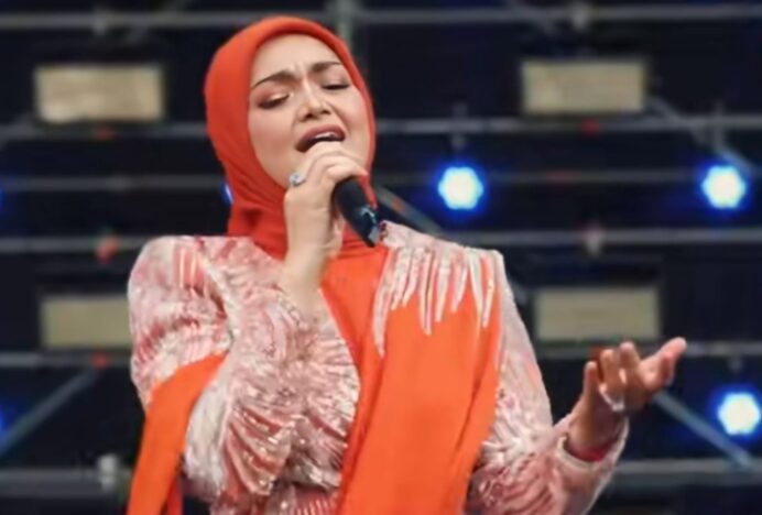 Diva Malaysia, Siti Nurhaliza Salurkan Bantuan ke Korban Banjir Lubuk Sidup Tamiang