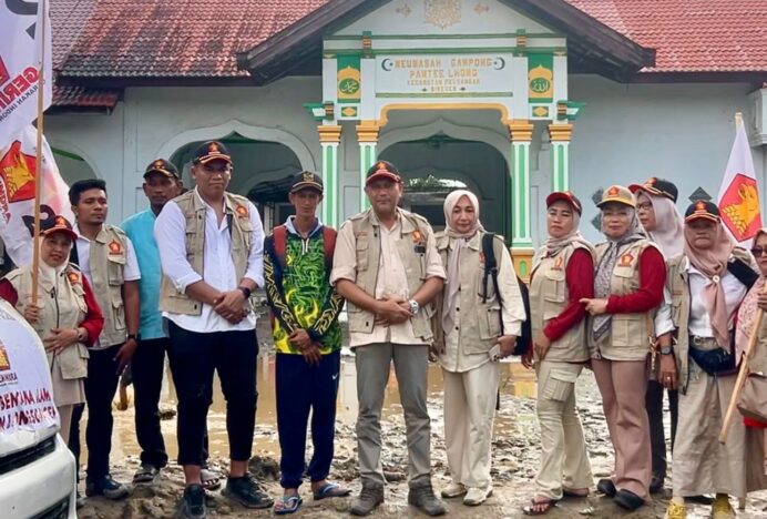 DPC Partai Gerindra Kota Banda Aceh Bantu Masyarakat Bireuen Terdampak Banjir